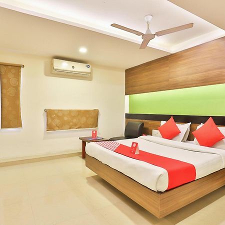 Super Hotel O Apollo Ахмедабад Екстер'єр фото